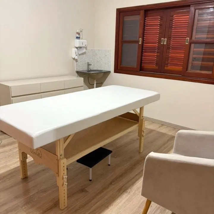 Sala de estética com maca